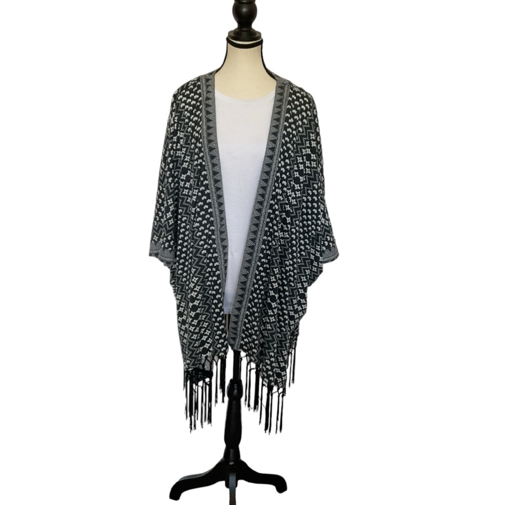 Avenue Black & White Geometric Print Kimono Cardigan with fringe hem Size 22/24 - Picture 4 of 11